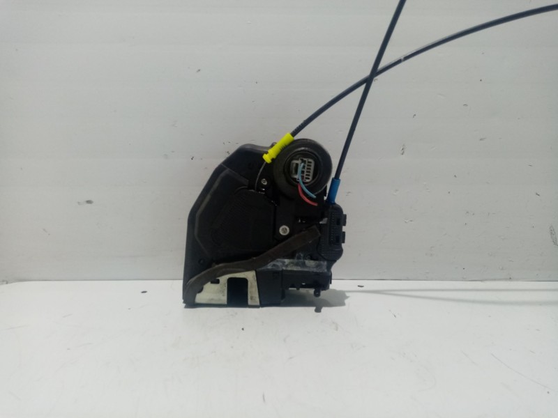 Recambio de cerradura puerta trasera izquierda para toyota auris referencia OEM IAM 6906002170  