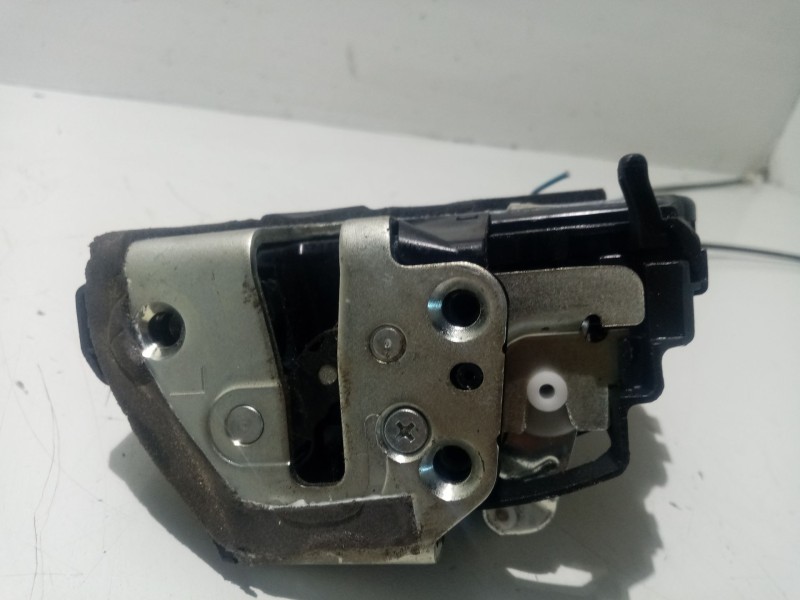 Recambio de cerradura puerta trasera izquierda para toyota auris referencia OEM IAM 6906002170  