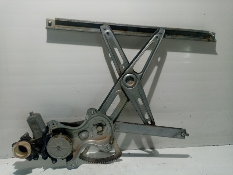 Recambio de elevalunas delantero derecho para toyota auris referencia OEM IAM 6981002310  