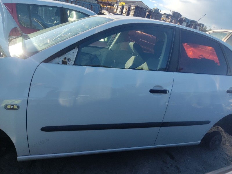 Recambio de puerta delantera izquierda para seat ibiza iii (6l1) 1.4 tdi referencia OEM IAM 6L4831055S  