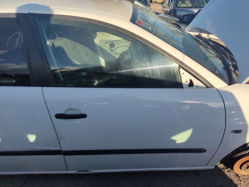 Recambio de puerta delantera derecha para seat ibiza iii (6l1) 1.4 tdi referencia OEM IAM 6L4831056S  
