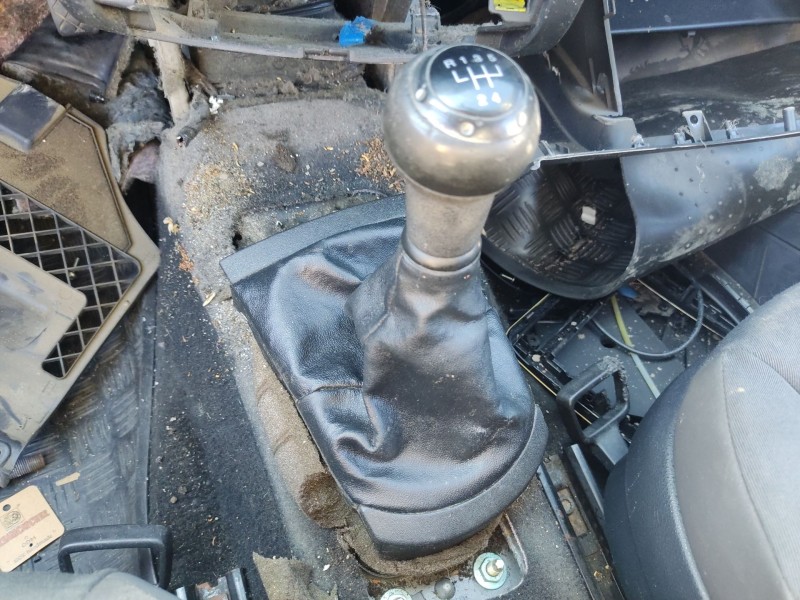 Recambio de guarnecidos palanca cambio para seat ibiza iii (6l1) 1.9 tdi referencia OEM IAM 6L0711113BP  