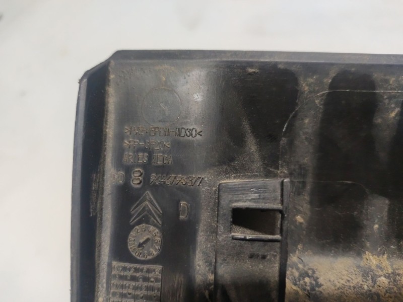 Recambio de moldura para citroën c4 berlina referencia OEM IAM 9646793477  