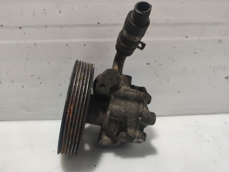 Recambio de bomba direccion para ford fiesta (cbk) referencia OEM IAM 236C3A696  