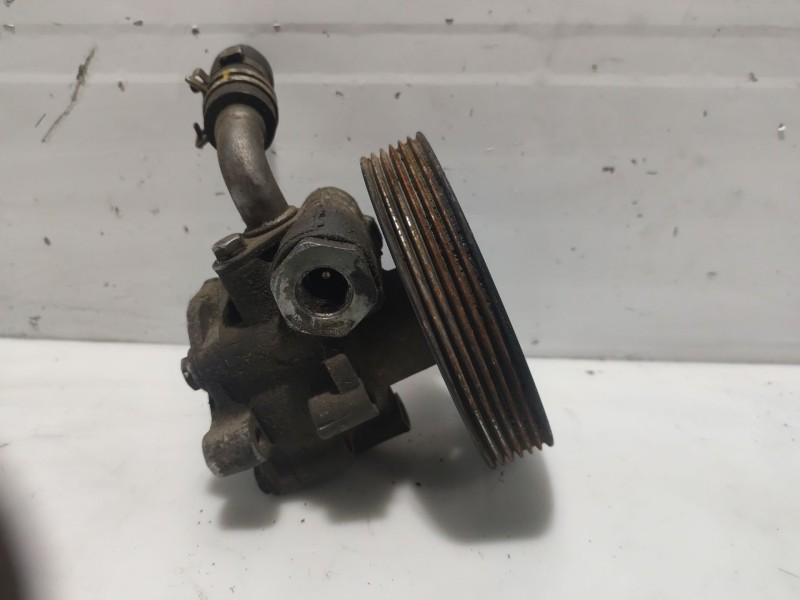 Recambio de bomba direccion para ford fiesta (cbk) referencia OEM IAM 236C3A696  