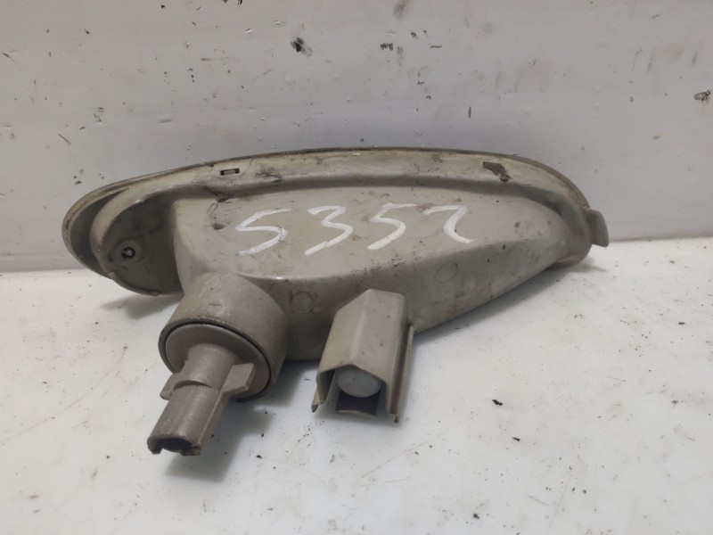 Recambio de intermitente delantero lateral derecho para kia shuma referencia OEM IAM 0K2B151050R  