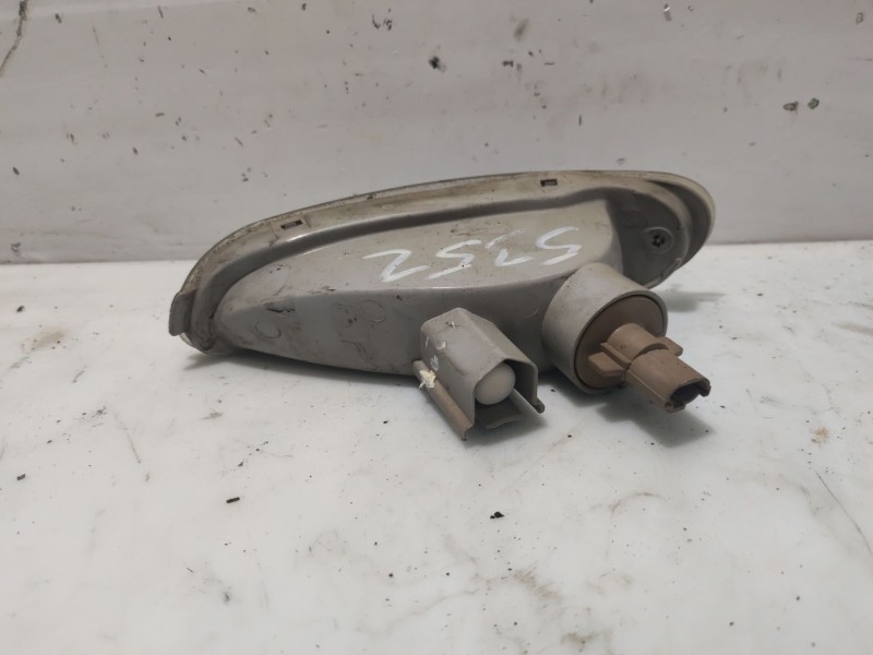 Recambio de intermitente delantero lateral izquierdo para kia shuma referencia OEM IAM 0K2BA51070  