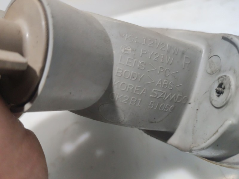 Recambio de intermitente delantero lateral izquierdo para kia shuma referencia OEM IAM 0K2BA51070  