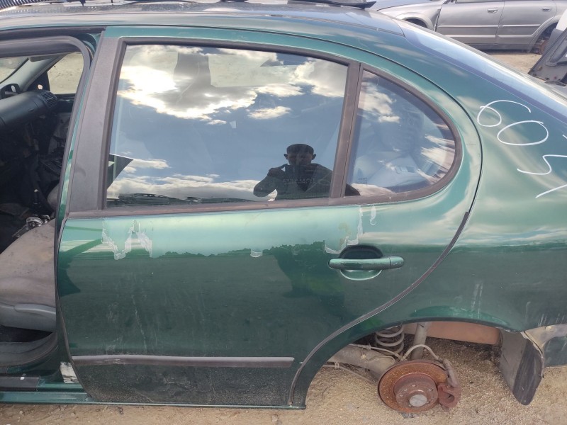Recambio de puerta trasera izquierda para seat toledo ii (1m2) 1.6 16v referencia OEM IAM 1M0833055N  