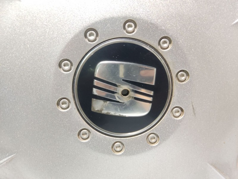 Recambio de tapacubos para seat toledo ii (1m2) 1.6 16v referencia OEM IAM 1M0601147A  