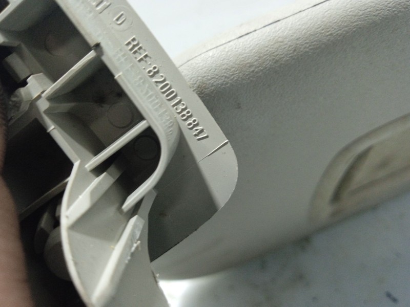 Recambio de parasol izquierdo para renault scenic ii referencia OEM IAM 8200138847  