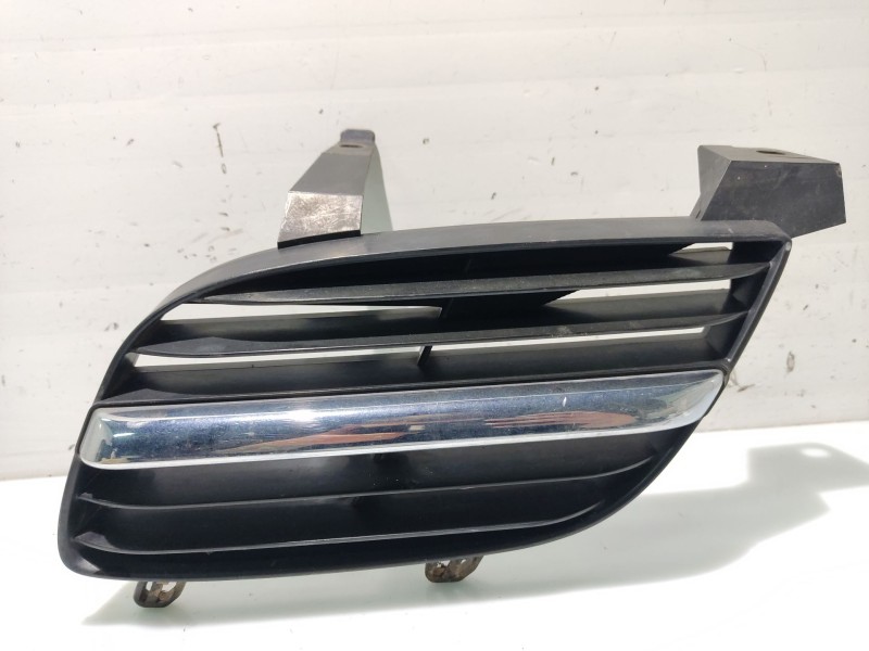 Recambio de rejilla paragolpes delantero para nissan almera ii hatchback (n16) 1.5 referencia OEM IAM 82332BM400  