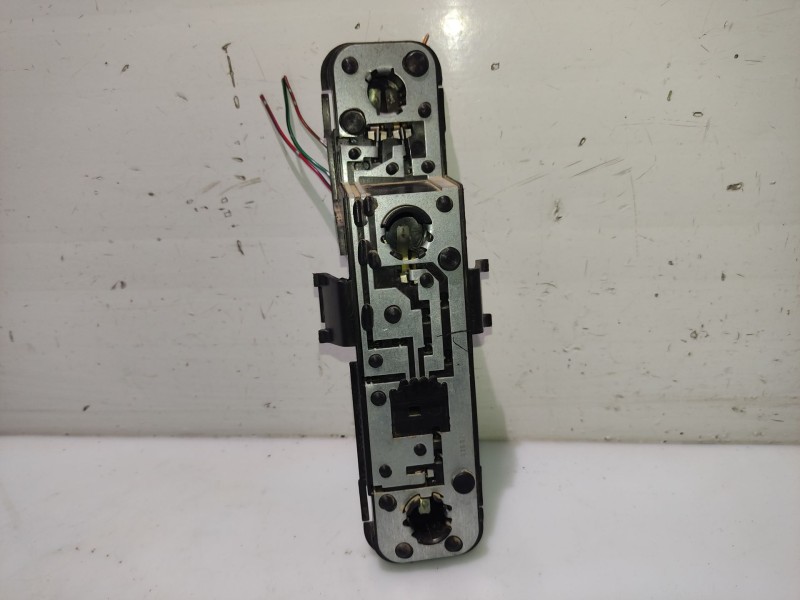 Recambio de portalamparas para nissan almera ii hatchback (n16) 1.5 referencia OEM IAM 6021PTI  