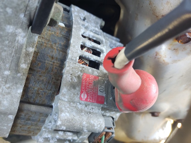 Recambio de alternador para nissan almera ii hatchback (n16) 1.5 referencia OEM IAM 23100BU010 LR180762 