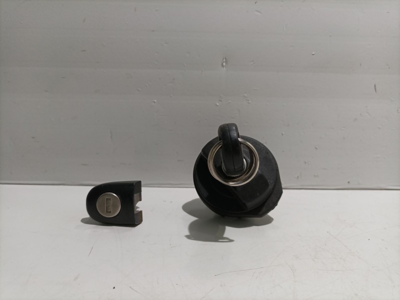 Recambio de tapon combustible para seat ibiza iii (6l1) 1.9 sdi referencia OEM IAM 1J0201553B 6L3837167A 