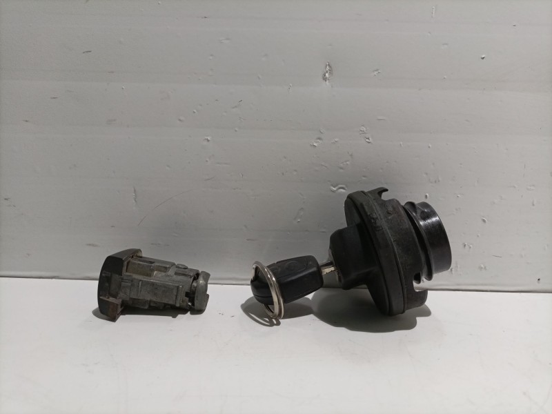 Recambio de tapon combustible para seat ibiza iii (6l1) 1.9 sdi referencia OEM IAM 1J0201553B 6L3837167A 