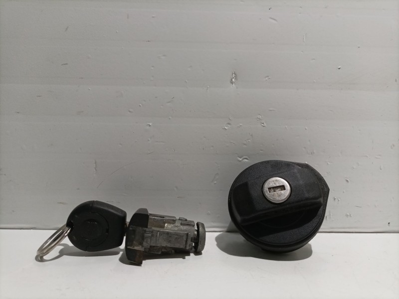 Recambio de tapon combustible para seat ibiza iii (6l1) 1.9 sdi referencia OEM IAM 1J0201553B 6L3837167A 