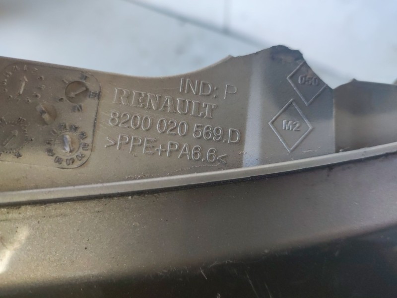 Recambio de aleta delantera derecha para renault scenic ii referencia OEM IAM 8200020569  