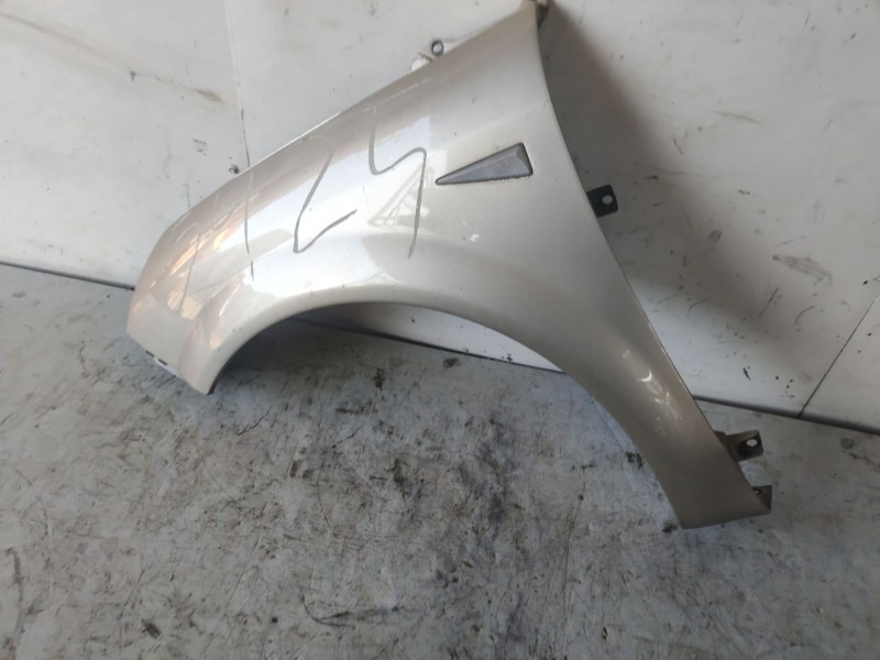 Recambio de aleta delantera izquierda para renault scenic ii referencia OEM IAM 8200020568  
