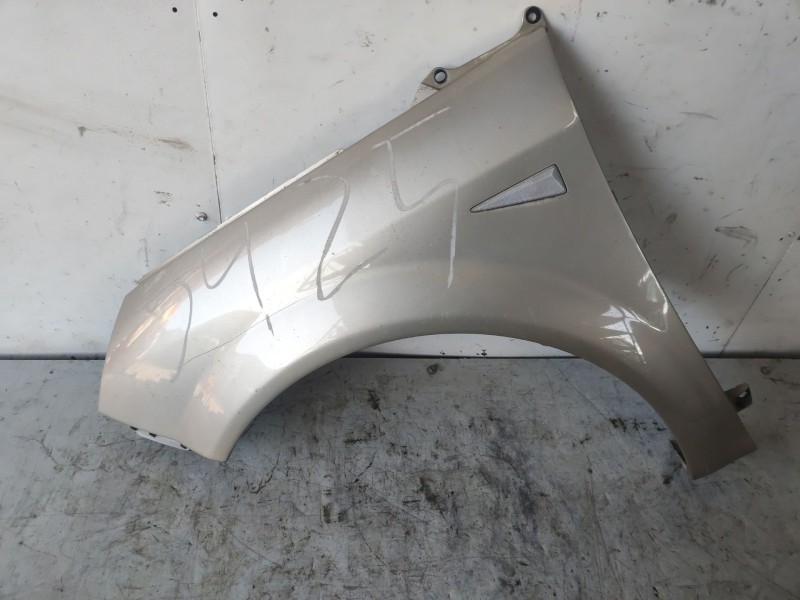 Recambio de aleta delantera izquierda para renault scenic ii referencia OEM IAM 8200020568  