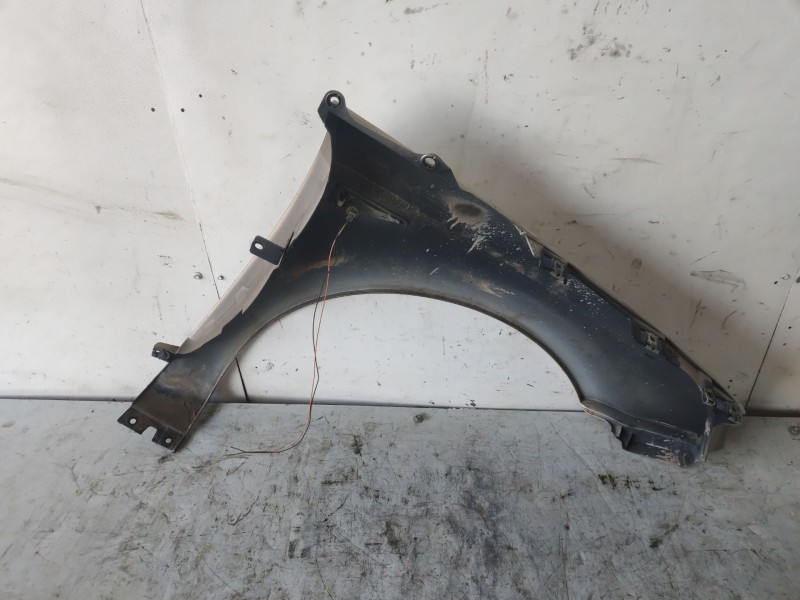Recambio de aleta delantera izquierda para renault scenic ii referencia OEM IAM 8200020568  