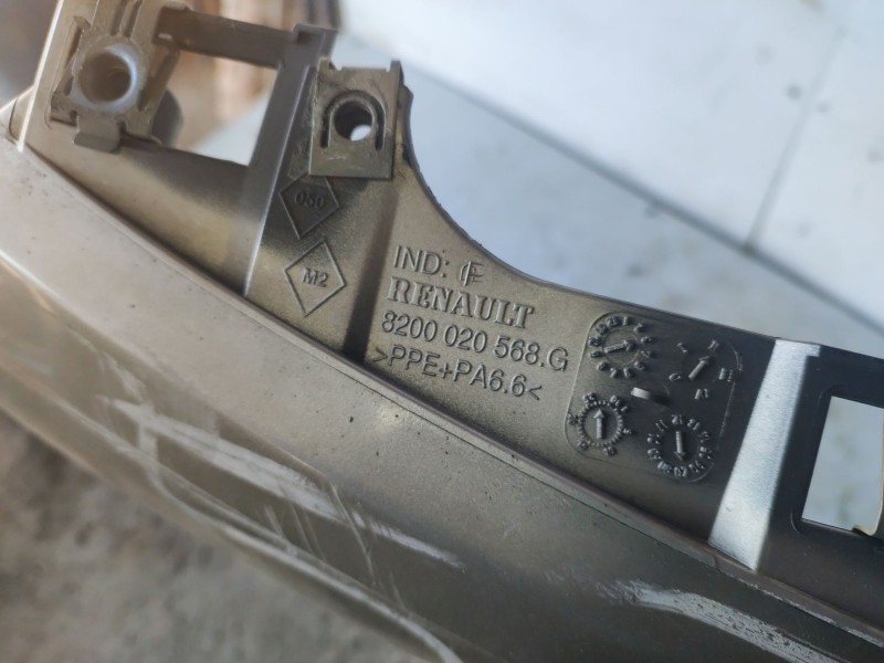 Recambio de aleta delantera izquierda para renault scenic ii referencia OEM IAM 8200020568  