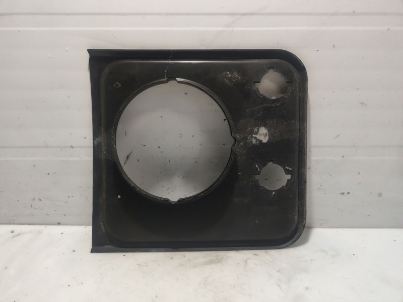 Recambio de moldura para land rover defender (ld) 2.5 tdi referencia OEM IAM BTR7849  BTR7850