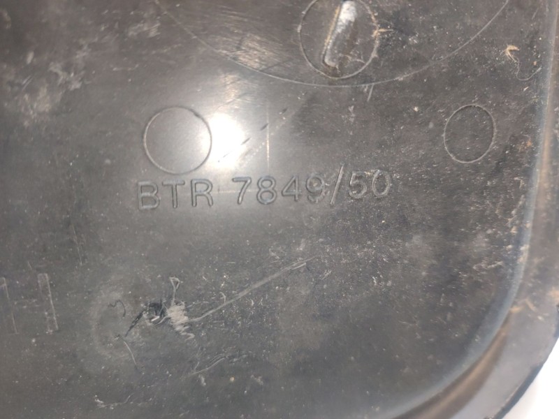 Recambio de moldura para land rover defender (ld) 2.5 tdi referencia OEM IAM BTR7849  BTR7850