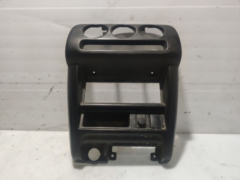 Recambio de moldura para nissan micra (k11) 1.0 16v cat referencia OEM IAM 682606F600 682606F610 