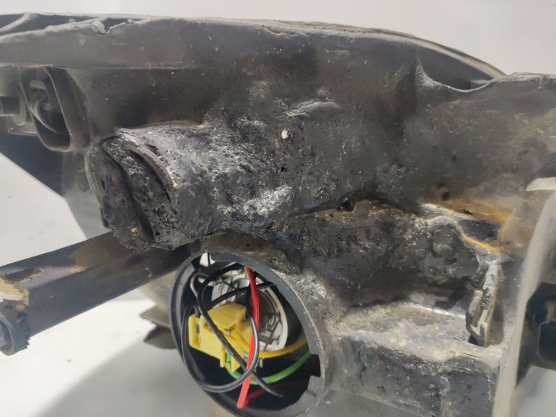 Recambio de faro izquierdo para ford fiesta (cbk) referencia OEM IAM 1320349  