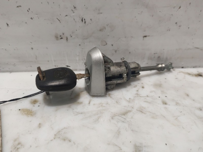 Recambio de bombin puerta delantera izquierda para toyota auris (_e15_) 1.4 d-4d (nde150_) referencia OEM IAM 6900512B70  