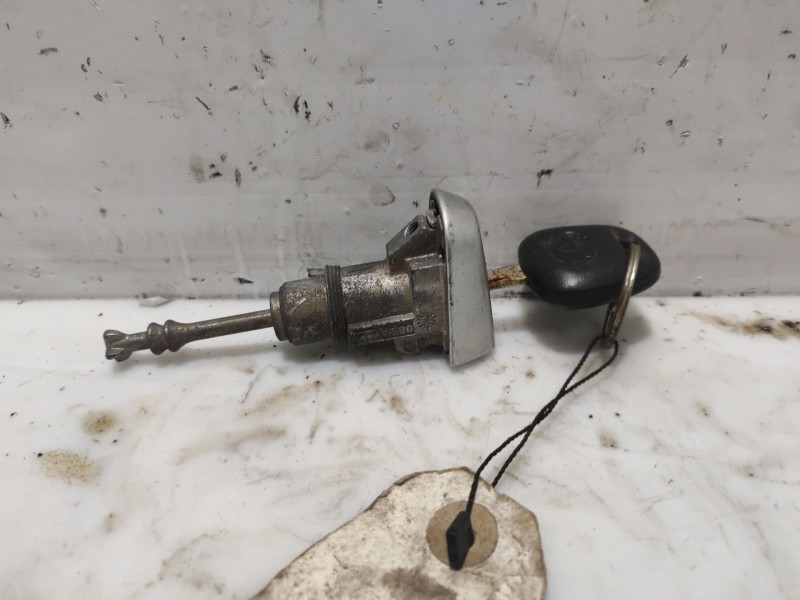 Recambio de bombin puerta delantera izquierda para toyota auris (_e15_) 1.4 d-4d (nde150_) referencia OEM IAM 6900512B70  