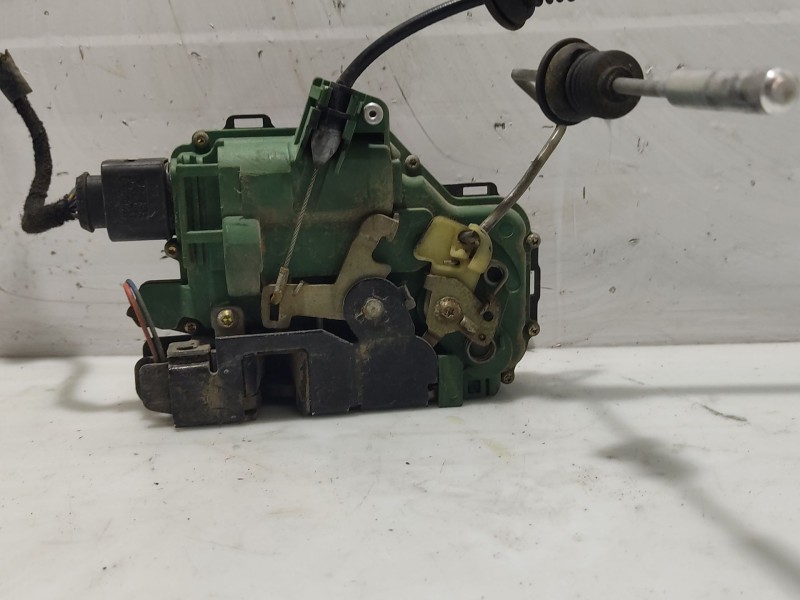 Recambio de cerradura puerta delantera derecha para volkswagen golf iv berlina (1j1) referencia OEM IAM 6X1837014G  