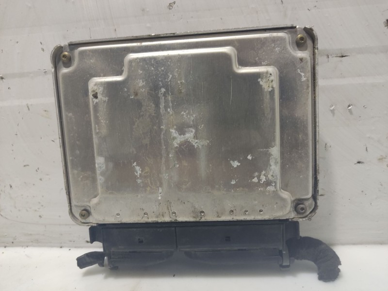 Recambio de centralita motor uce para volkswagen golf iv berlina (1j1) referencia OEM IAM 5WP437103 0281010974 038906019AT