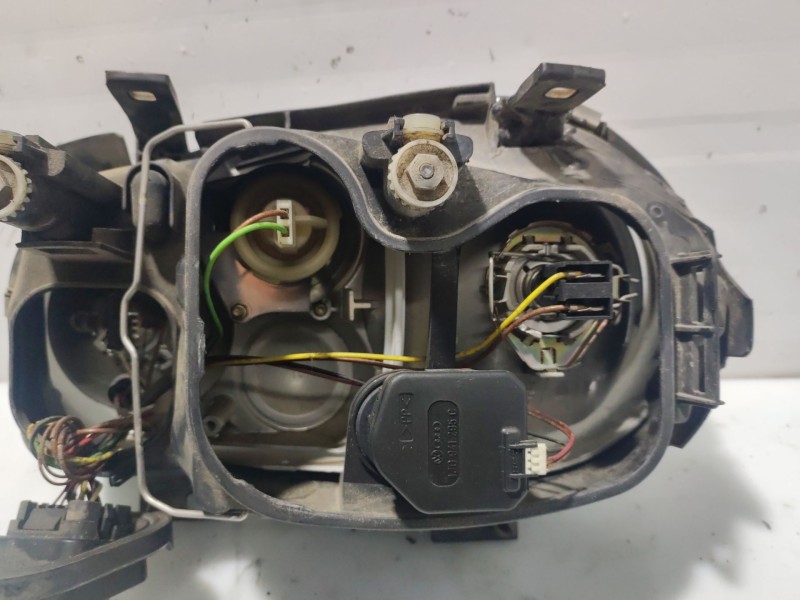 Recambio de faro derecho para volkswagen golf iv berlina (1j1) referencia OEM IAM 1J1941018F  