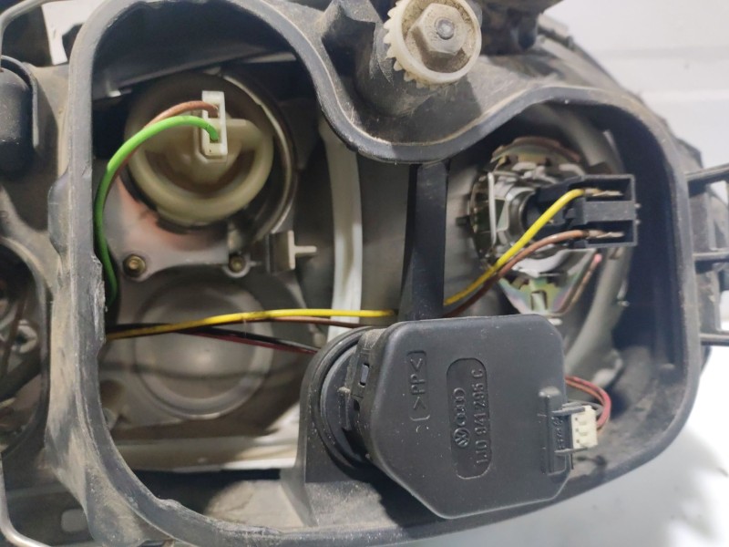 Recambio de faro derecho para volkswagen golf iv berlina (1j1) referencia OEM IAM 1J1941018F  