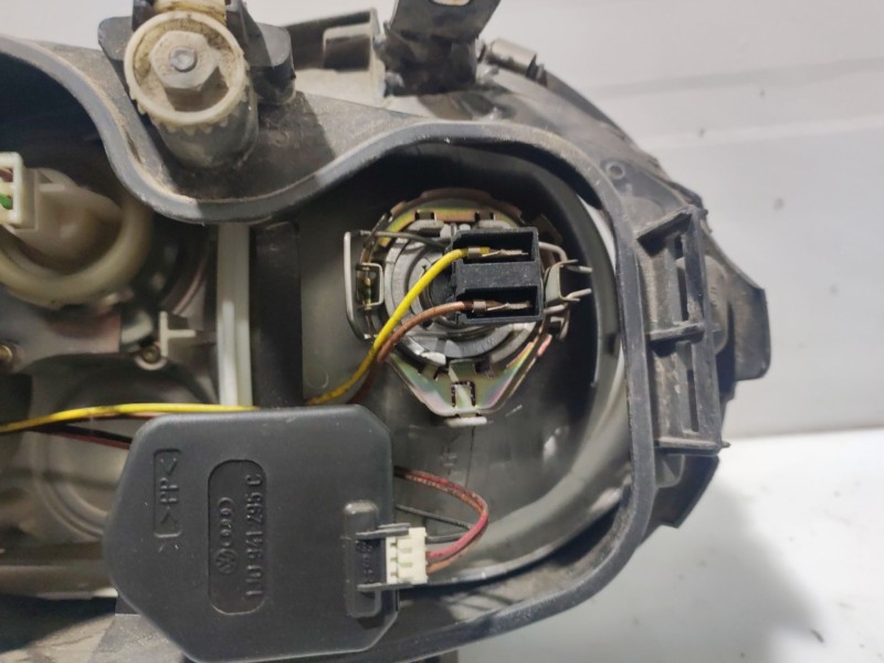 Recambio de faro derecho para volkswagen golf iv berlina (1j1) referencia OEM IAM 1J1941018F  