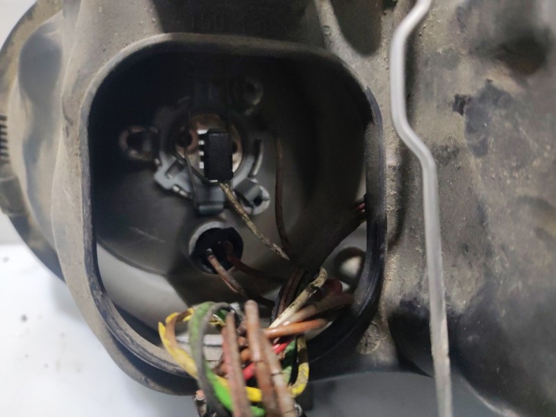 Recambio de faro derecho para volkswagen golf iv berlina (1j1) referencia OEM IAM 1J1941018F  