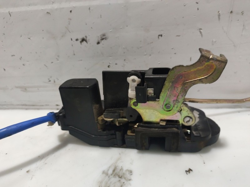 Recambio de cerradura puerta delantera derecha para kia carnival ii referencia OEM IAM 0K55258310C  