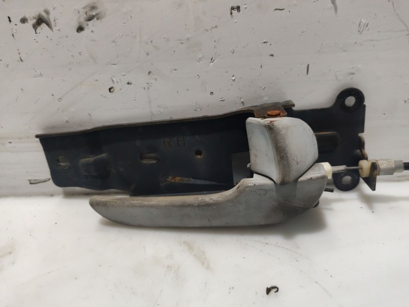 Recambio de maneta interior delantera derecha para kia carnival ii referencia OEM IAM 0K5525833062  