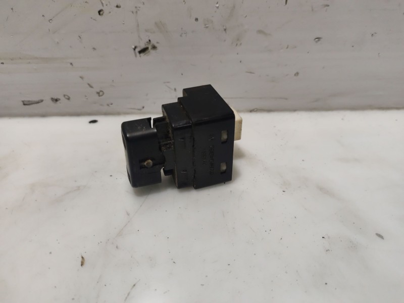 Recambio de mando elevalunas delantero derecho para kia carnival ii referencia OEM IAM 0K55266360F 621W04960A1 