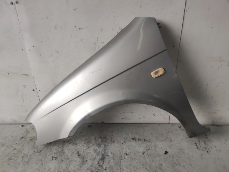 Recambio de aleta delantera izquierda para kia carnival ii referencia OEM IAM 0K52Y52211  