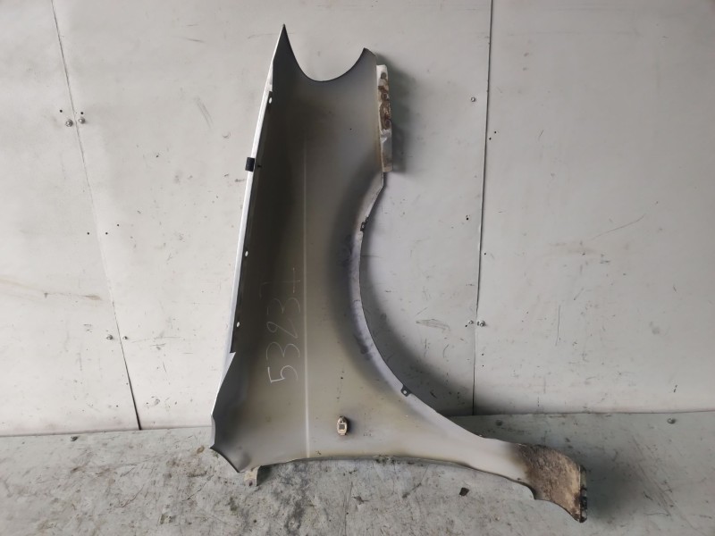 Recambio de aleta delantera izquierda para kia carnival ii referencia OEM IAM 0K52Y52211  