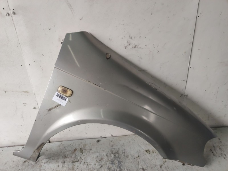 Recambio de aleta delantera derecha para kia carnival ii referencia OEM IAM 0K52Y52111  