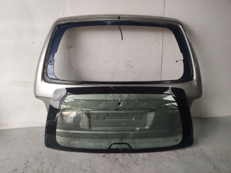 Recambio de porton trasero para kia carnival ii referencia OEM IAM 0K55A62020  