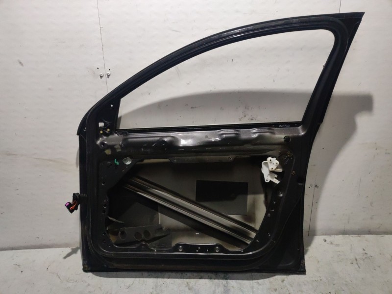 Recambio de puerta delantera derecha para volkswagen passat berlina (3c2) highline referencia OEM IAM 3C4831056J  
