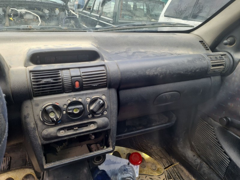 opel corsa b (s93) del año 1998