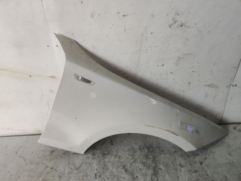 Recambio de aleta delantera derecha para bmw 1 (e87) 118 d referencia OEM IAM 41357133228 41357133228 41357133228