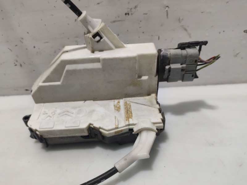 Recambio de cerradura puerta delantera derecha para peugeot 308 i (4a_, 4c_) 2.0 hdi referencia OEM IAM 9136CR  