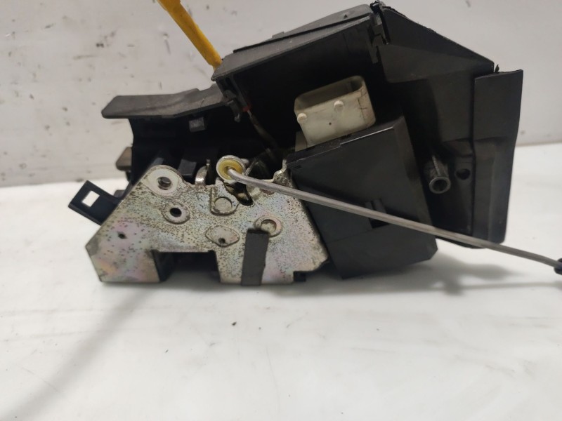 Recambio de cerradura puerta delantera derecha para bmw 5 (e39) 520 i referencia OEM IAM 51218235104 51218235102 